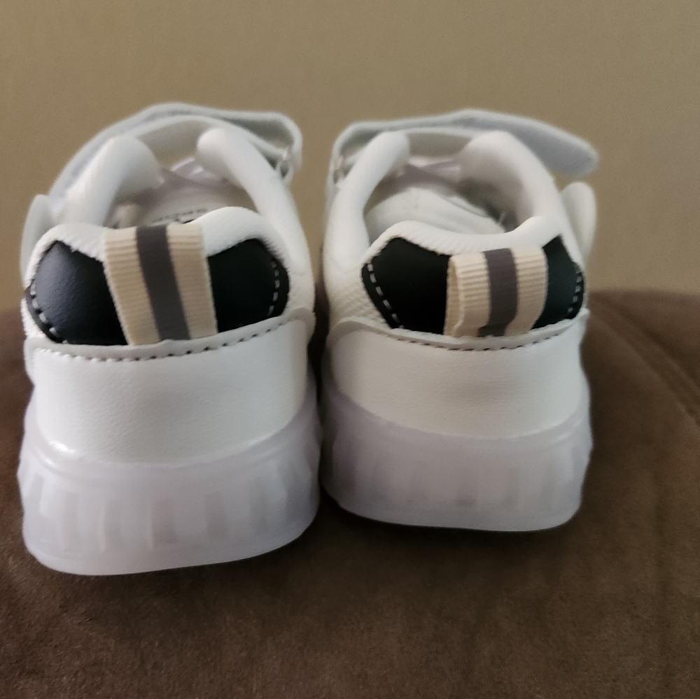 Shoes - Picture 4 of 9